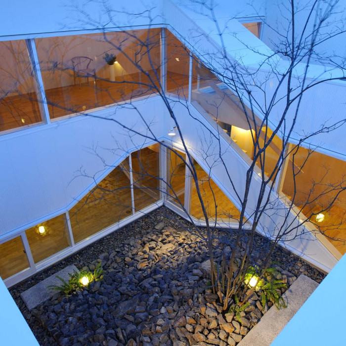 House in Ayukawa Courtyard Japanese Decor